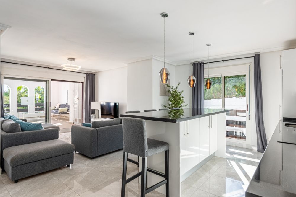 3 bedroom corner apartment in La Maestranza, close to Centro Plaza and Puerto Banus!