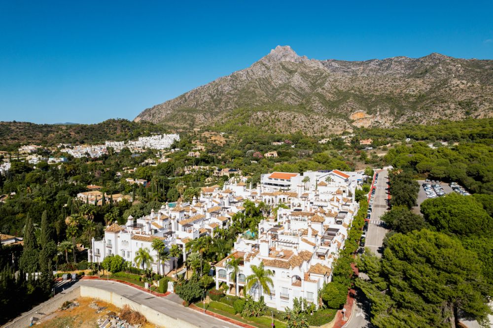 Gerenoveerd appartement in Montebello Hills, nabij de Swans School in de wijk Sierra Blanca van Marbella!