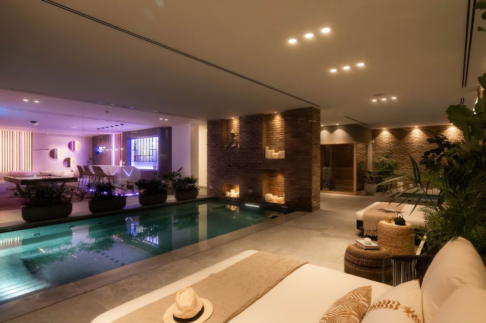 Villa de luxe avec vue panoramique sur la mer, spa privé, cinéma et cadre de vie digne d’un resort