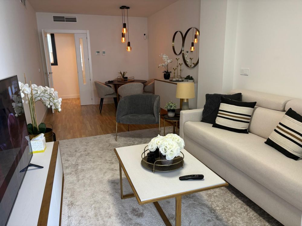 Apartamento moderno de 2 dormitorios en el centro de Estepona