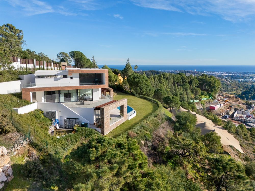 Luxury 5-Bedroom Villa with Infinity Pool & Outdoor Gym in El Madroñal, Benahavís