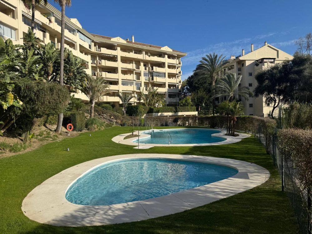 Spacious Frontline Golf Apartment with Panoramic Views in Guadalmina, San Pedro