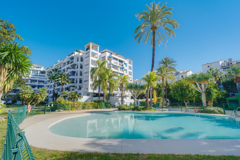 Fantastic, four-bedroom duplex penthouse, set in a prime position within the prestigious Puerto Banús, Marbella