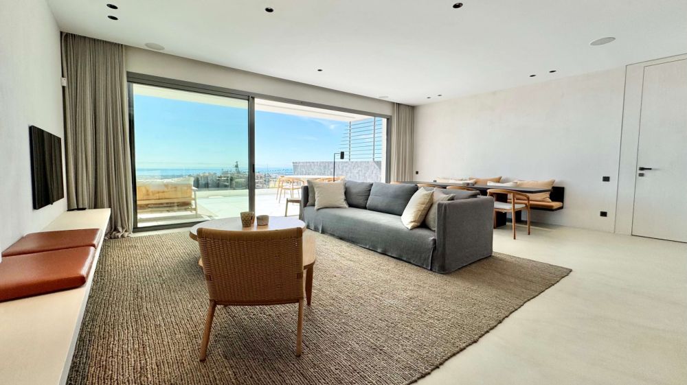 Luxury South-Facing Corner Apartment with Panoramic Sea & Golf Views in La Quinta