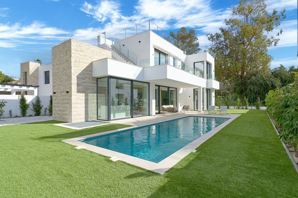 Villa Dunas – Contemporary Turnkey Villa with Pool and Solarium near Marbella