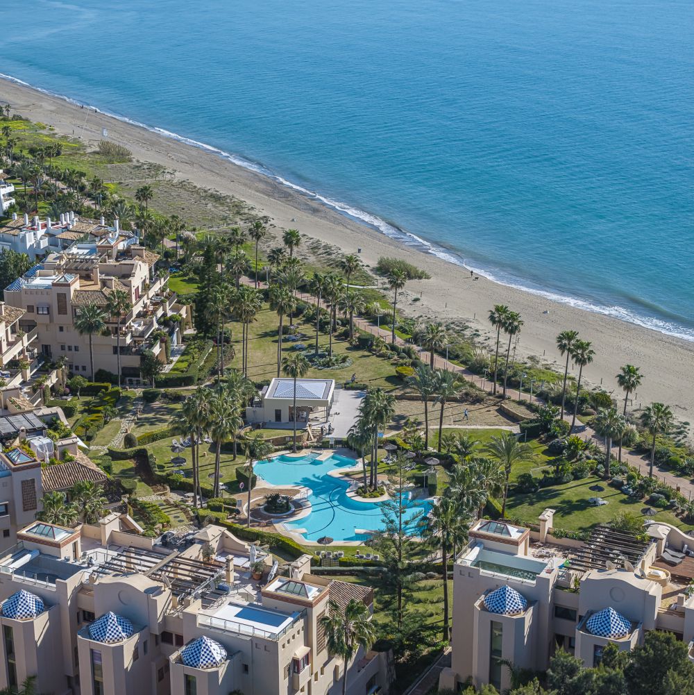 Elegant Frontline Beach Apartment with Sea Views on the New Golden Mile