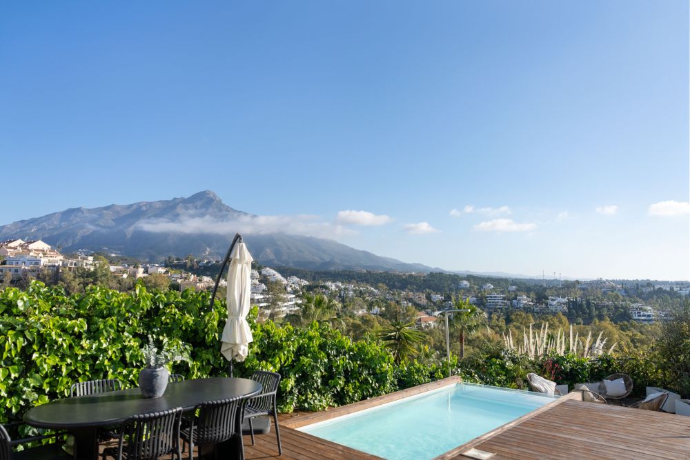 Stylish Golf Valley Apartment mit eigenem Pool in Nueva Andalucía