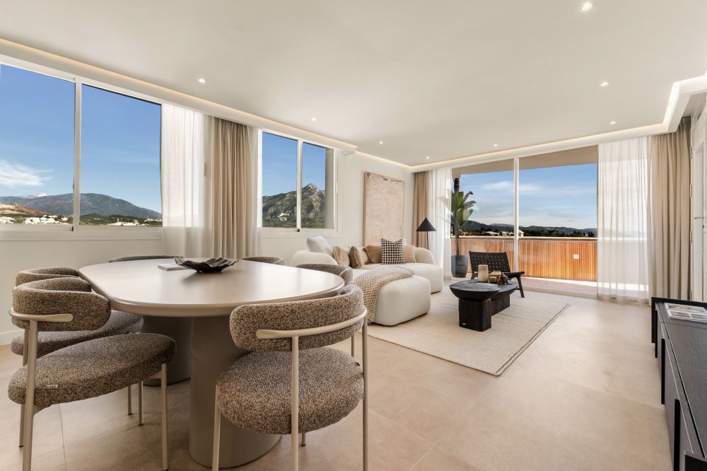 Elegant Renovated Apartment with Panoramic La Concha Views in Nueva Andalucía