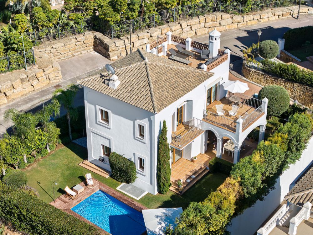 Renovated 4-Bedroom Villa with Sea Views, Private Pool and Mediterranean Garden in Estepona