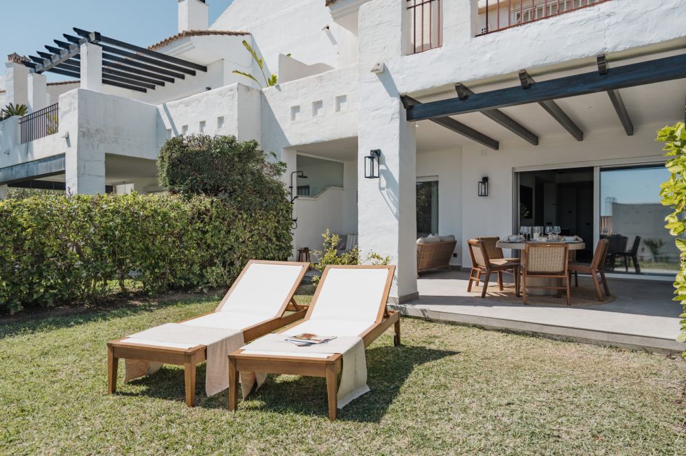 Renovated Ground Floor Apartment in La Quinta Village with Sea Views & Private Garden