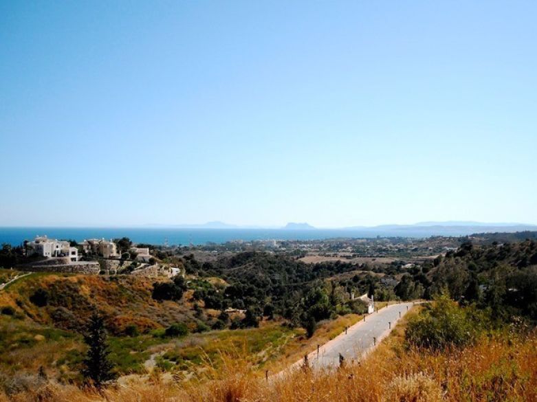 100,000 m2 estate consisting of 27 plots - with stunning views