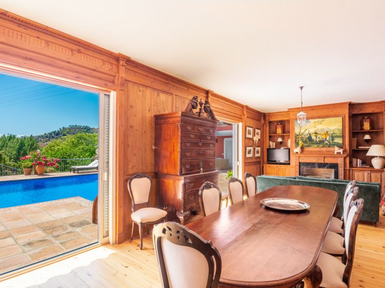 Parklike estate with 4 buildings on 19.000 sq. meters plot in Los Picos, next to Sierra Blanca