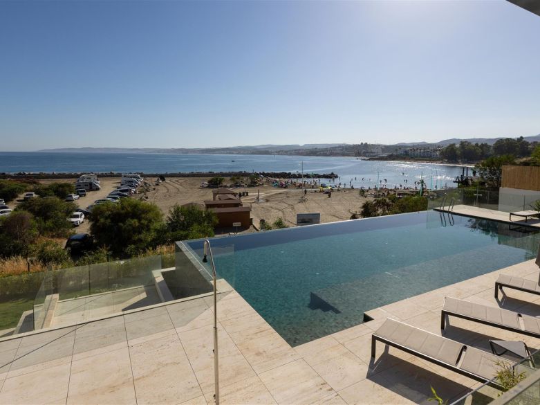 Ultry luxurious apartments on the beachfront next to Estepona port