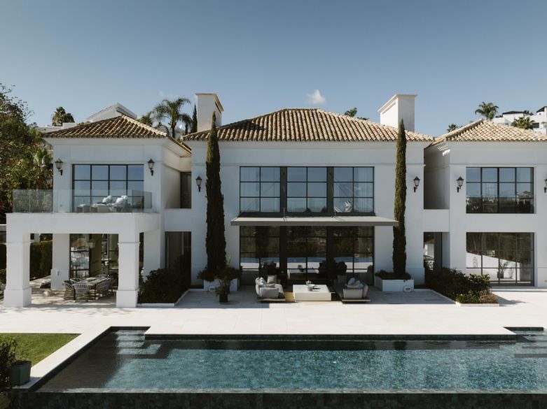 Elegant and stylish villa in Los Flamingos - with exceptional design and top quality construction!