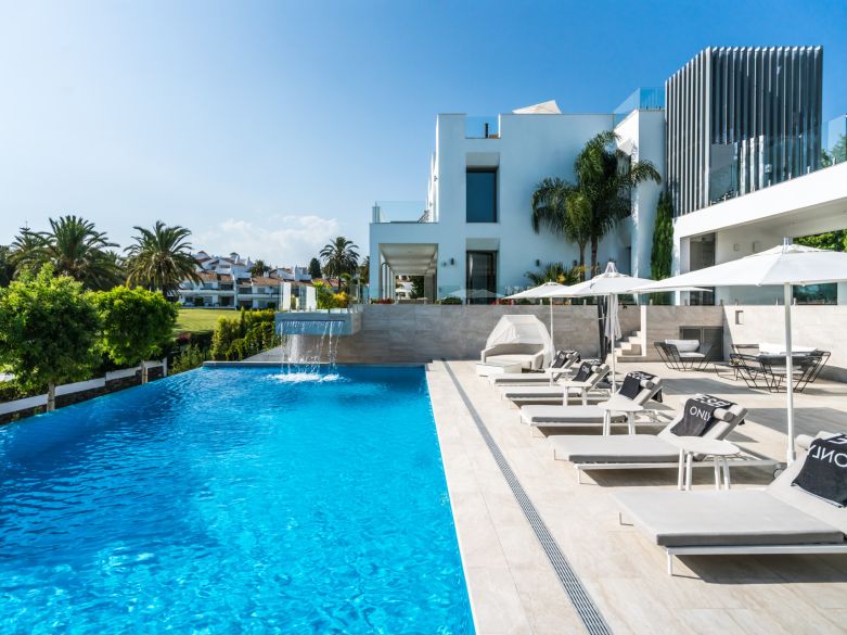 MAGNIFICENT UNIQUE MODERN CHIC LUXURY VILLA, NUEVA ANDALUCÍA, MARBELLA