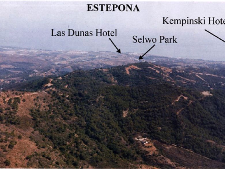 Plot with panoramic sea views in Estepona