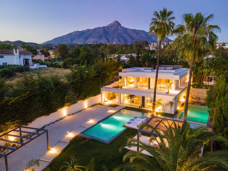 Villa en venta en Nueva Andalucia, Marbella