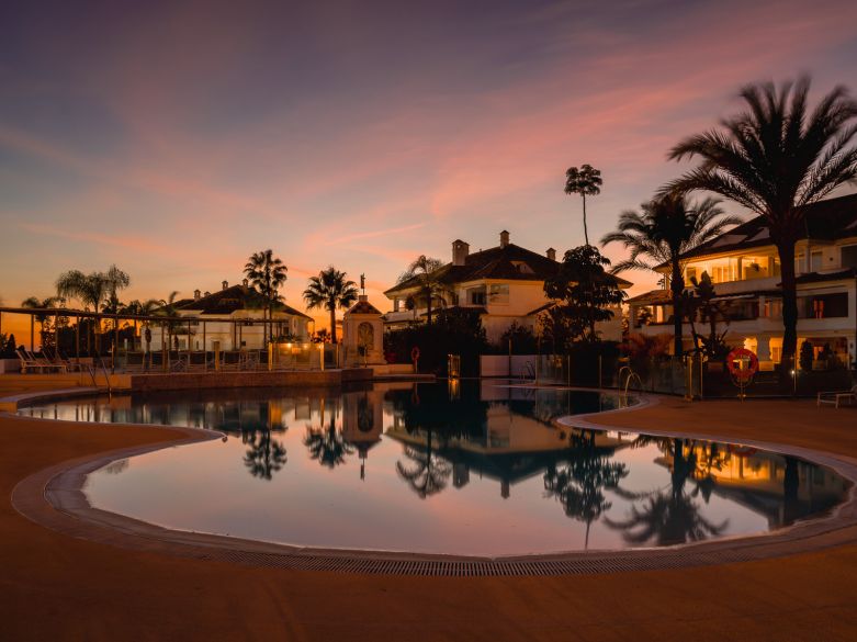 Apartamento de lujo renovado en el prestigioso Monte Paraíso en la Milla de Oro de Marbella!