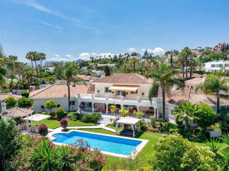 Villa en venta en La Cerquilla, Marbella
