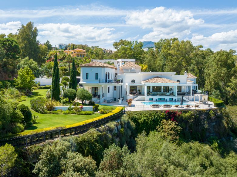 Exquisite luxury residence in the hills of La Quinta!
