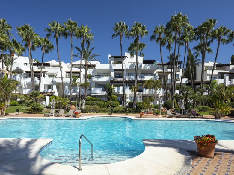 Apartamento en venta en Marina de Puente Romano, Marbella