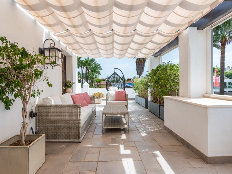 Marvellous apartment with a huge terrace located merely 200 meters from the beach in the Azalea Beach area close to Puerto Banus. 