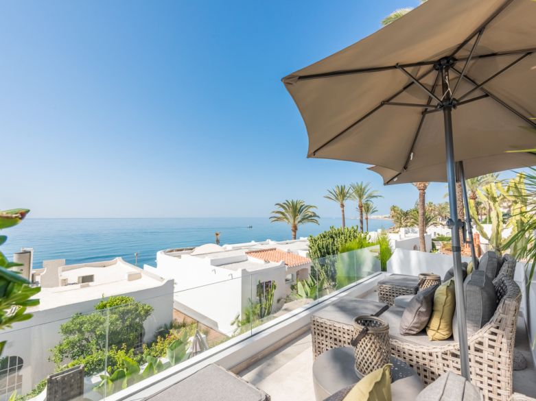 Scandi-style design bungalow in the beachfront Oasis Club on Marbella's Golden Mile.