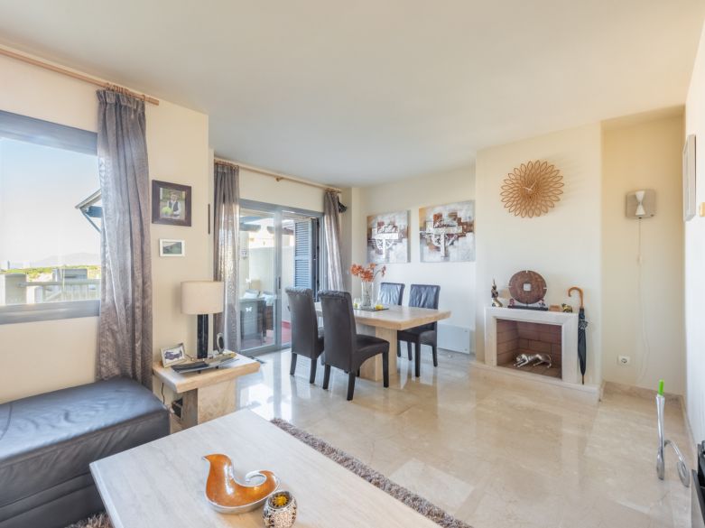 Sunny townhouse with open sea views located close to the beach and the golf course in Cabopino - East Marbella!