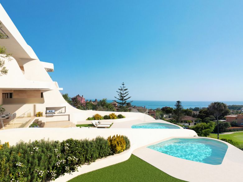 Luxury apartment in a small complex, situated next to Cabopino Golf
