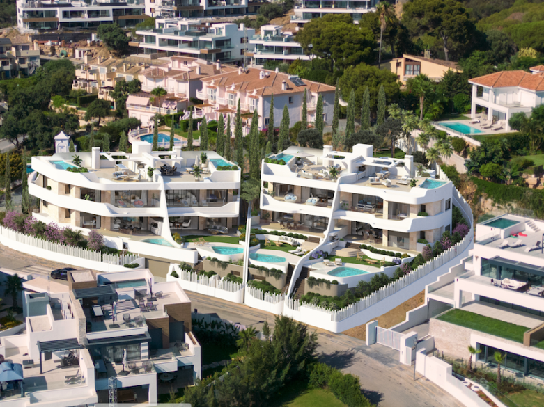 Luxury apartment in a small complex, situated next to Cabopino Golf