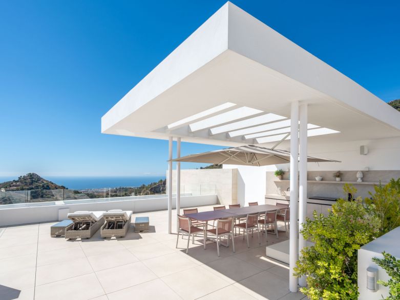 Único ático de lujo con impresionantes vistas en Palo Alto, sobre Marbella.