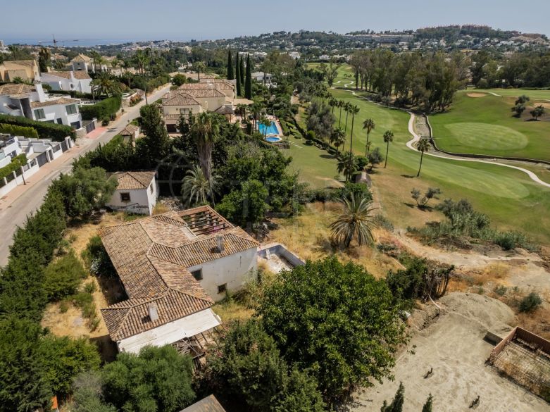 Una de las mejores y últimas parcelas de golf en primera línea en Calle Auriga, Nueva Andalucia!