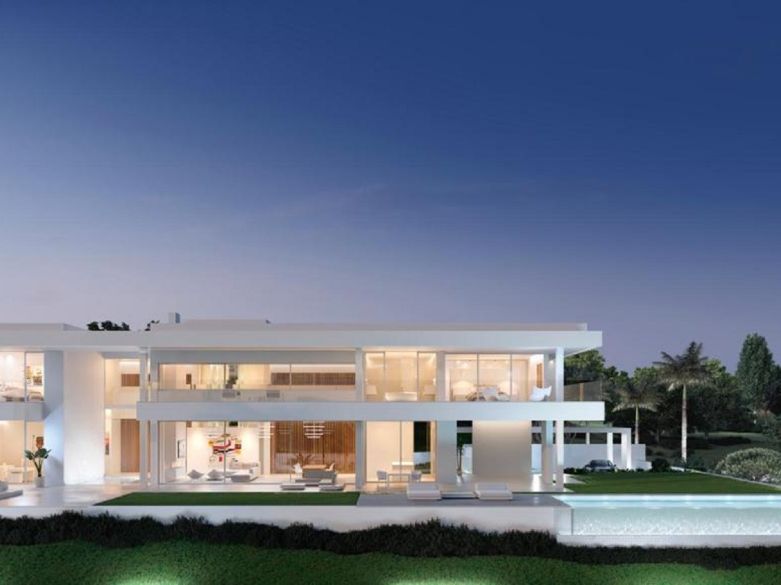 ¡Doble parcela con vistas panorámicas al mar en Nueva Andalucía! Incluye proyecto para una villa de lujo.