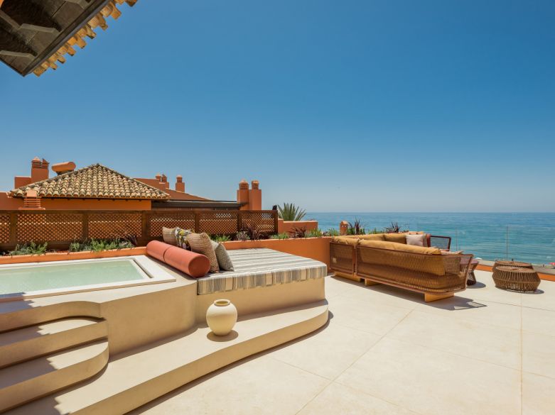 Luxury frontline beach penthouse in Los Monteros, right outside Marbella center!