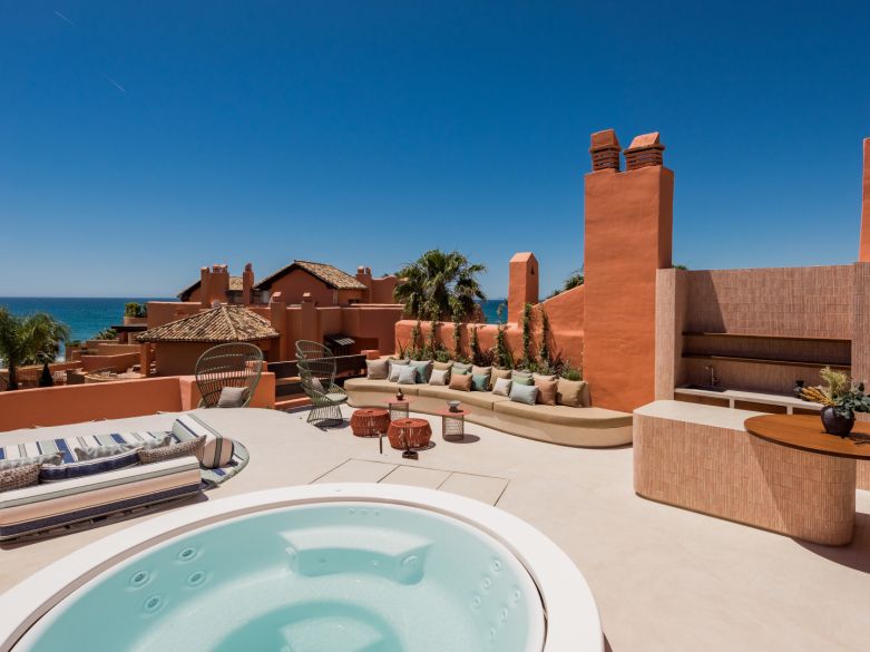 Stunning fronline beach penthouse in the luxurious La Morera complex!