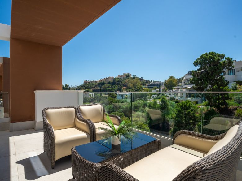 Recent built penthouse with a huge solarium terrace and outdoor kitchen!