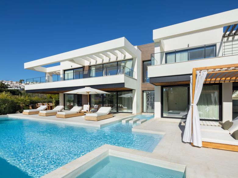 Villa en venta en La Cerquilla, Marbella