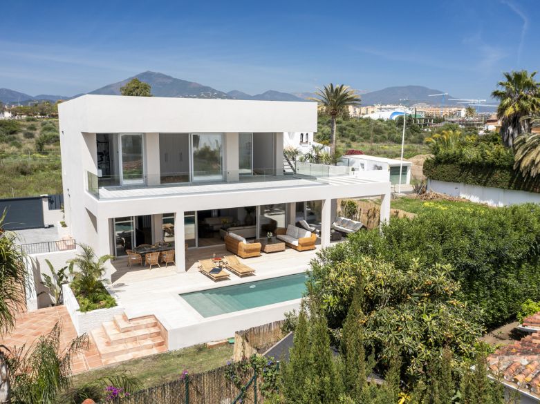 Villa de nueva construcción en la playa de San Pedro de Alcantara!