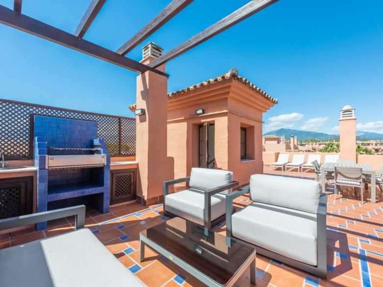 Great duplex penthouse in Hacienda del Sol, 200 meters from the beach!