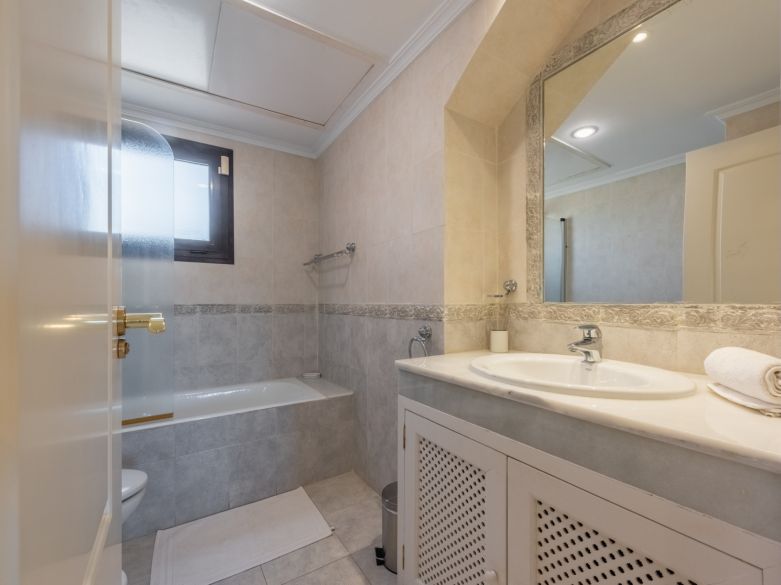 Great duplex penthouse in Hacienda del Sol, 200 meters from the beach!