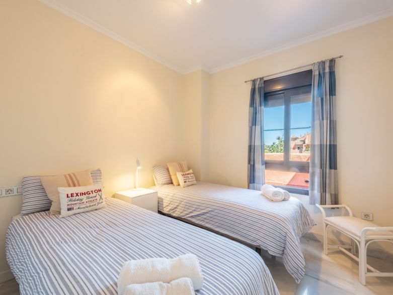 Great duplex penthouse in Hacienda del Sol, 200 meters from the beach!