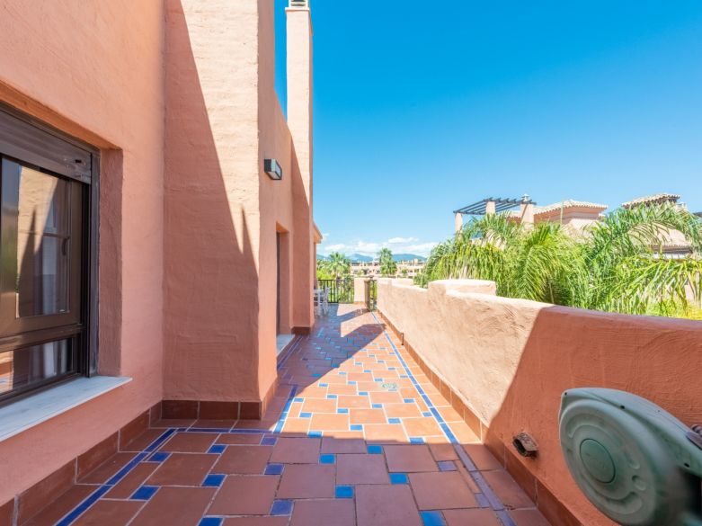 Great duplex penthouse in Hacienda del Sol, 200 meters from the beach!