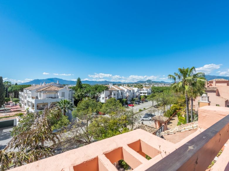 Great duplex penthouse in Hacienda del Sol, 200 meters from the beach!