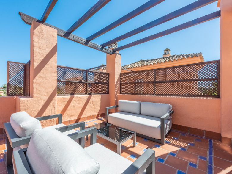 Great duplex penthouse in Hacienda del Sol, 200 meters from the beach!