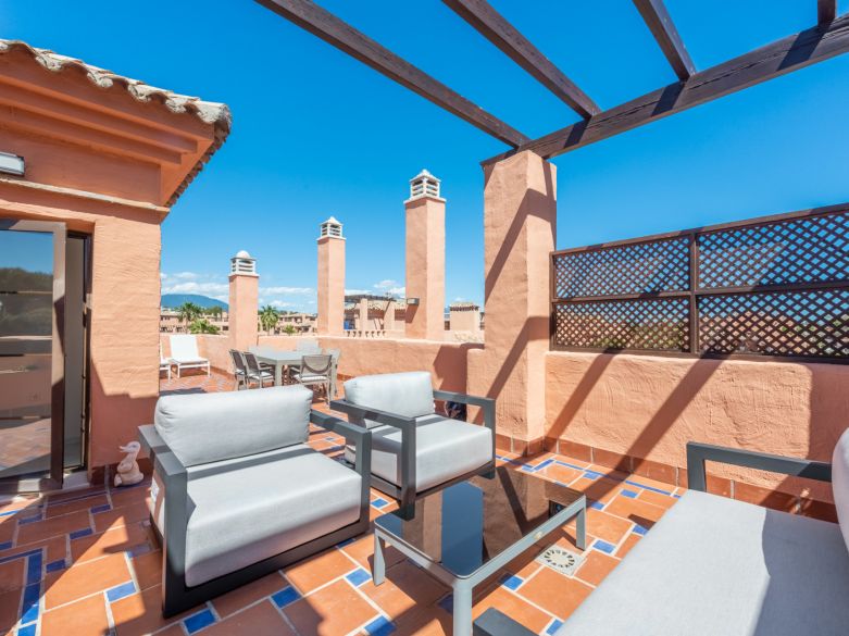 Great duplex penthouse in Hacienda del Sol, 200 meters from the beach!