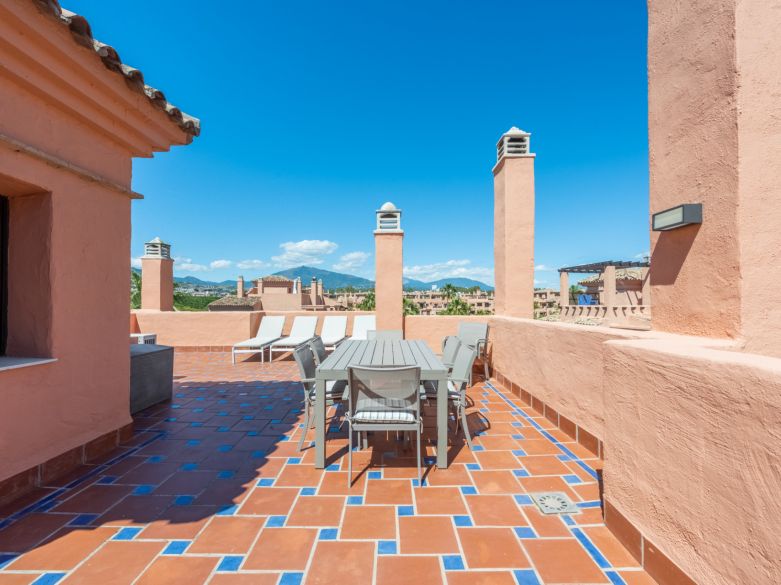 Great duplex penthouse in Hacienda del Sol, 200 meters from the beach!