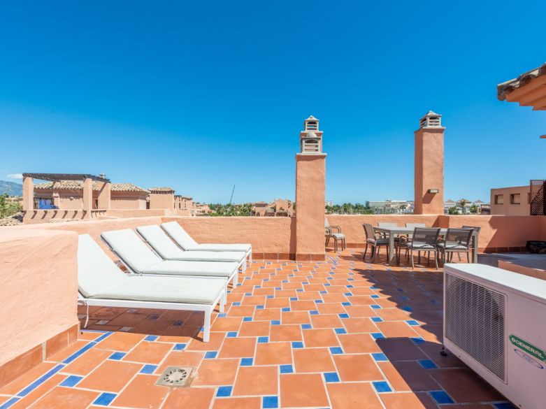 Great duplex penthouse in Hacienda del Sol, 200 meters from the beach!