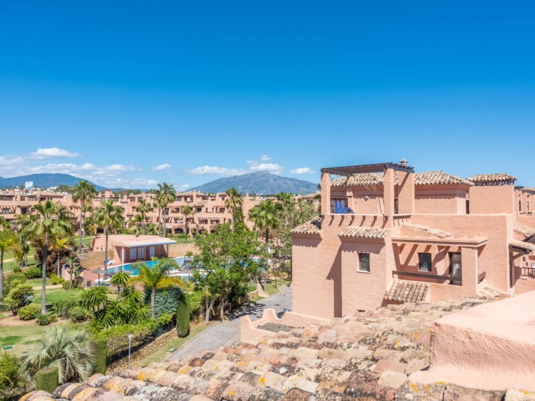 Great duplex penthouse in Hacienda del Sol, 200 meters from the beach!