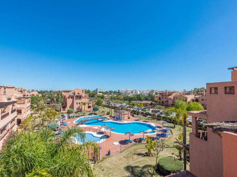Great duplex penthouse in Hacienda del Sol, 200 meters from the beach!