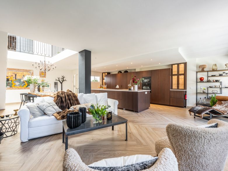 Absolument magnifique et entièrement rénovée maison de ville située dans une communauté fermée à Atalaya. 